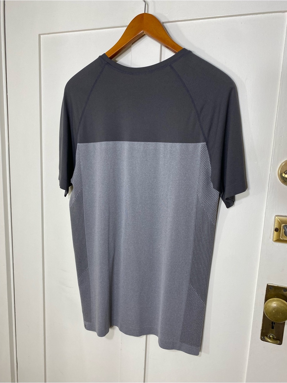 FL2 Athletic Lightweight Gray Colorblock Short Sleeve Shirt M - Picture 6 of 9